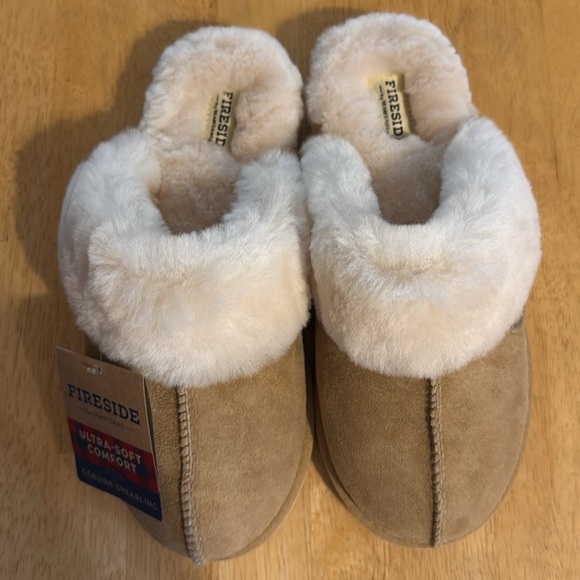 ⭐️NEW⭐️ Fireside by Dearform "Sydney" Shearling Slippers - Picture 6 of 10